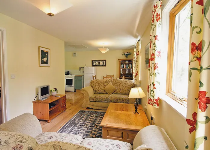 Briar Cottage - E5335